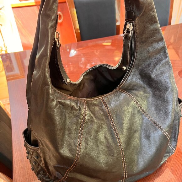 Authentic Tod's Shoulder Hobo Bag in Soft Brown Leather with contrast stitching - Picture 4 of 14
